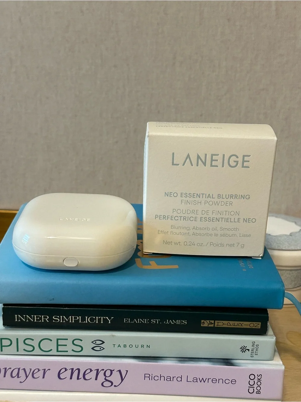 LANEIGE Neo Essential Blurring Finish Powder — Cream White Compact